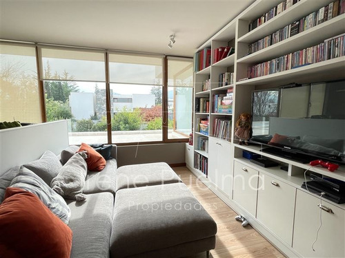 Casa En Venta De 5 Dorm. En Lo Barnechea