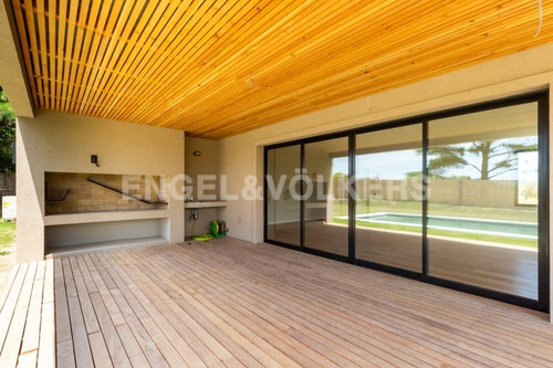 Linda Casa A Estrenar En Barrio Privado Id 5373