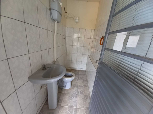 Imagem 9 de 14 de 1.000m², 04 Dormitórios, 01 Suíte, Espaço Gourmet E Piscina!
