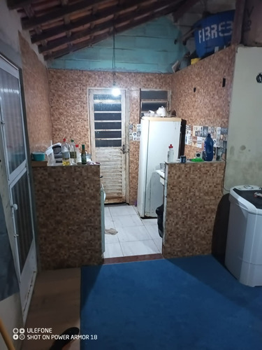 Vende-se Casa 2qts Sala Cozinha Banheiro.