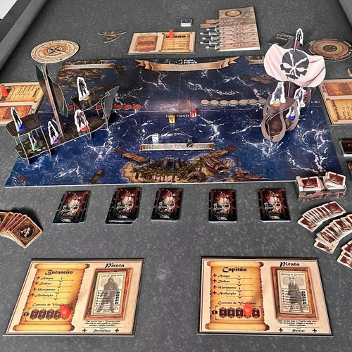 Kit 3: Juegos de guerra sobrenaturales: Vampiros y piratas Game Mesa