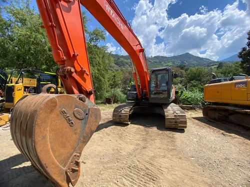 Excavadora Hitachi 210 Modelo 2017