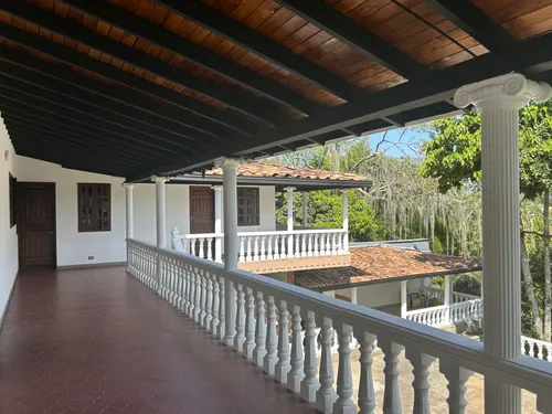 Casa En Arriendo En Robledo, La Pola. Cod A16552