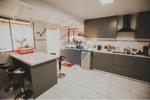 Casa 4d - 4b - 2 Est. 685m2 Totales