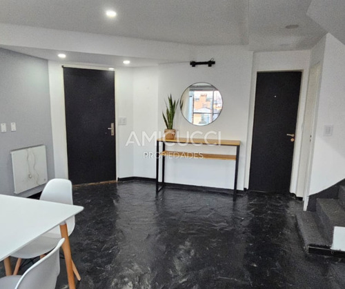 Departamento 4 Ambientes Tipo Duplex. Apto Credito!! Frente Plaza San Martin Centro. Con Cochera Cubierta