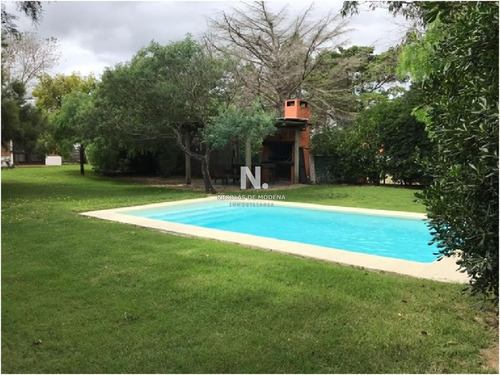Casa En Pinares Con Vista Parcial Al Mar- Ref: 3807