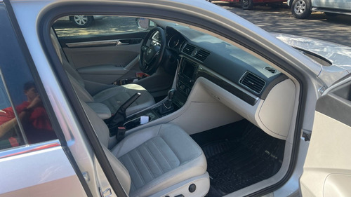 Volkswagen Passat SEL Highline