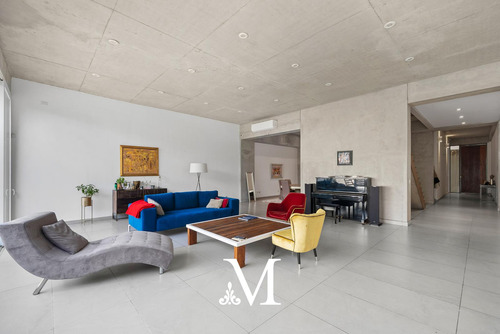 Hermosa Casa - 1000 M2 - Terreno 8.66x65 - Jardin - Pileta - Parrilla