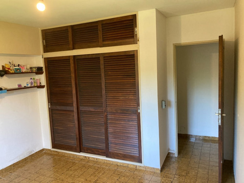 Imagen 10 de 25 de Casa Con Hermoso Parque En B° Los Robles Del Monarca Dueño Vende