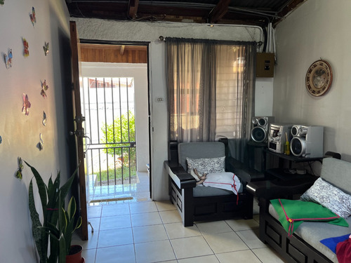 Vendo Casa En Urbanización Bernardo Benavides, Cerca Hospital San Vicente De Paul