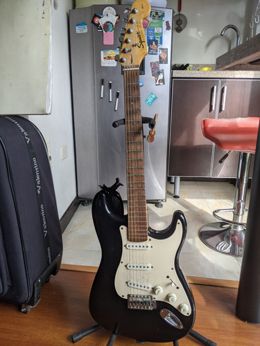 Fender Squier Strat (usado)