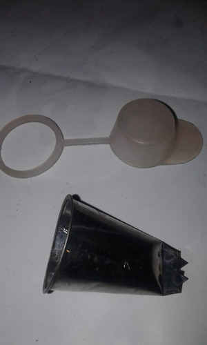 Imagen 2 de 2 de Pico Pastelero Acero Inox Para Decorar Tapa Gaseosa Retro