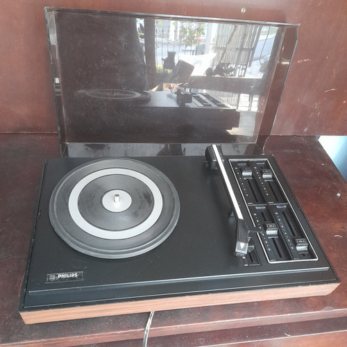 Imagem 1 de 9 de Toca Discos Vitrola Philips Stereo Pra Conserto No Volume.