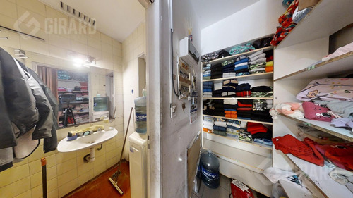 Local En Venta Con Espacio De Cochera, Zona Centro.