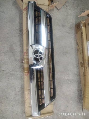 Parrilla Frontal Toyota 4runner 2003 - 2005 Cromada Original