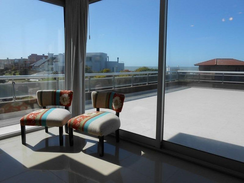 Casa De 4 Ambientes Con Piscina In-out Pinamar