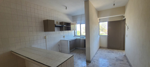 Edificio En Venta O Renta A Un Costado De La Unidad Deportiva De Av. Lazaro Cardenas