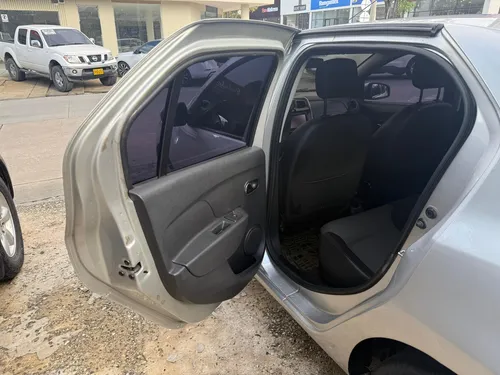Renault Logan 1.6 Privilege / Intens