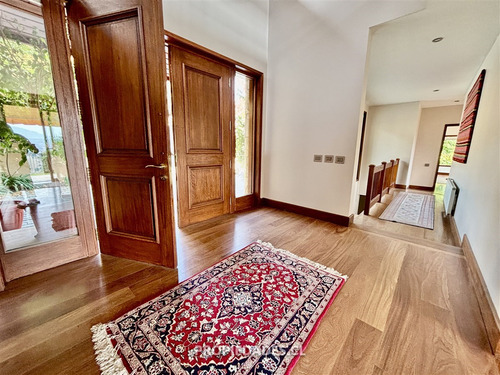 Casa En Venta De 5 Dorm. En Lo Barnechea