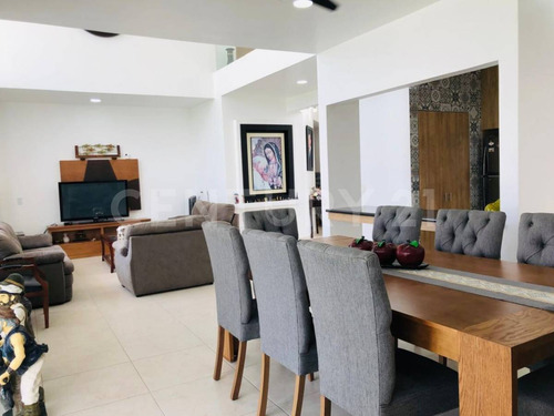 Casa En Venta En El Centro De Oaxtepec, Yautepec, Morelos.