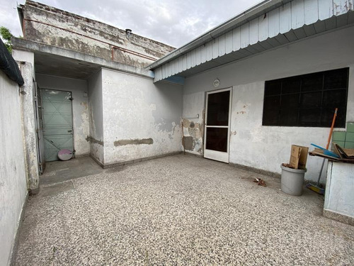 Imagen 4 de 12 de Local Tipo Casa 2 Dormitorios A Refaccionar - Villa Ballester