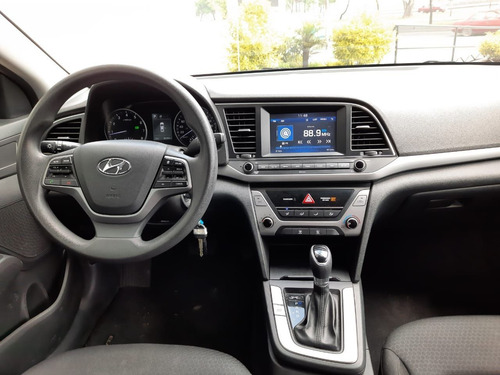 Imagen 6 de 15 de Hyundai Elantra 2018 2.0 Gls Premium At