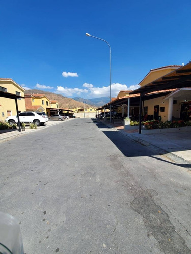 Imagen 1 de 9 de En Venta, Town House, En Obra Gris, San Ignacio, San Diego. Código 133591