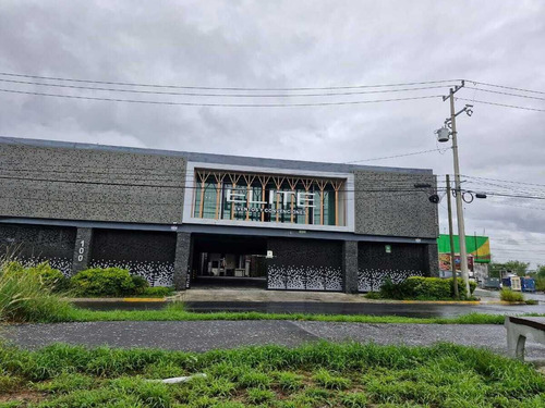 Propiedad Comercial Con Salón De Eventos Funcionando, Ideal Para Inversión