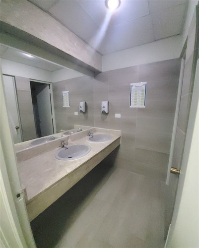 Imagen 16 de 18 de Arriendo De Oficina De 232 M2 En Edificio Santiago 2000