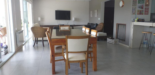 Imagen 10 de 21 de Hermosa Casa En Barrio Las Tardes - Pileta Y Quincho