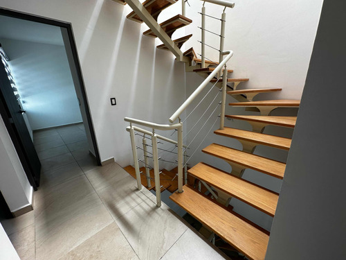 Venta Céntrica Con 5 R Y 4 B Roof Garden Y Alberca