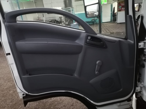 Imagen 9 de 14 de Isuzu Elf 500 Modelo 2014