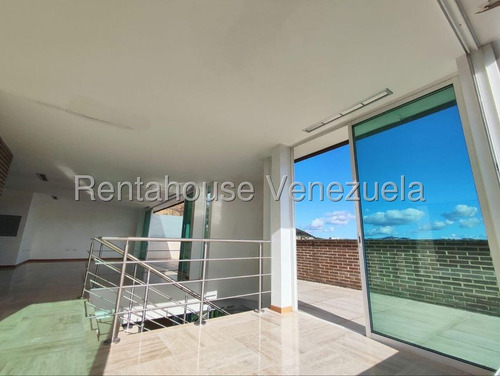 Apartamento Piso Alto Multinivel 680 M² 4h, 8b, 4p, Residencias Bosque Los Chorros Con Pozo De Agua Planta Eléctrica En Calle Cerrada En Venta En Los Chorros Avenida Principal De Los Chorros Caracas