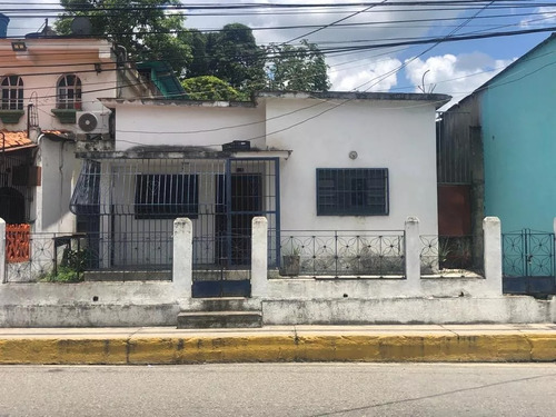 Excelente Oportunidad Para Invertir En Una Casa Ubicada Detrás De La Plaza Bolívar En La Av Tosta García Con Zonificacion Acl-3/ Area Central Local, Según Plan De Ordenamiento Del Sistema Urbanístico,