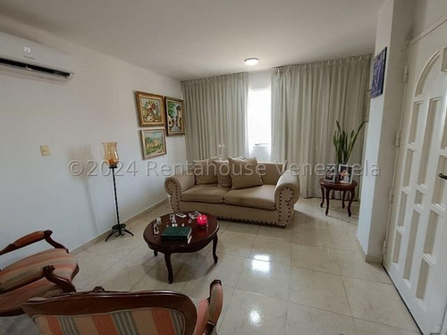 Ab No Te Pierdas Esta Joya En La Urbanización Manantial! Este Hermoso Apartamento Tipo Quinta Naguanagua