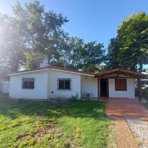 Bernstadt Al 600 - Casa En Venta De 2 Dormitorios Con Pileta En Roldan