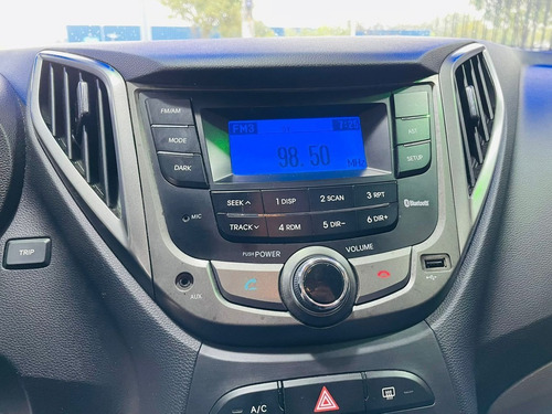 Imagem 15 de 17 de Hyundai Hb20x 1.6 16v Premium 2014