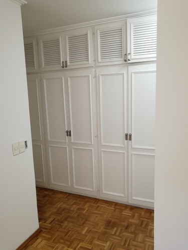 Bvar. Artigas C/golf Y Rambla.140 M2;3 Dorm; Servicio; Gje.