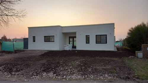 Imagen 2 de 15 de Casa A Estrenar En B° Cardales Village