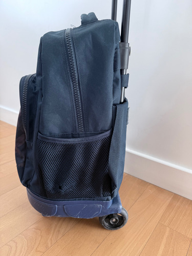 Mochila Escolar Con Carrito Azul Liso (Usado)