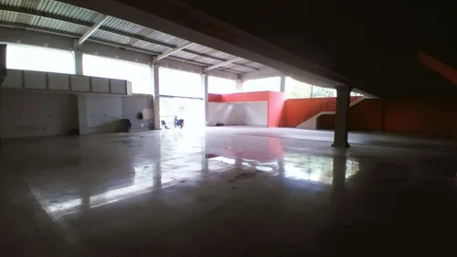 Local En Arriendo En Prados Del Norte. Cod A10819