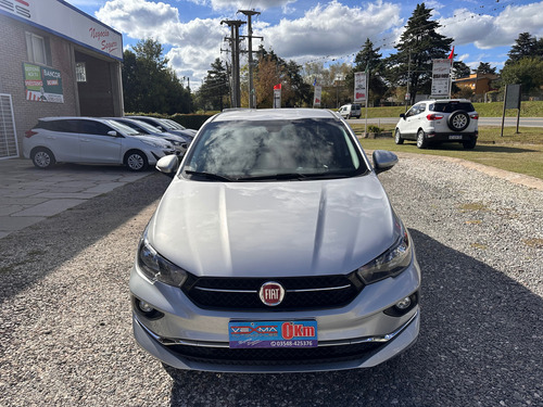 Fiat Cronos 1.8 16v Precision