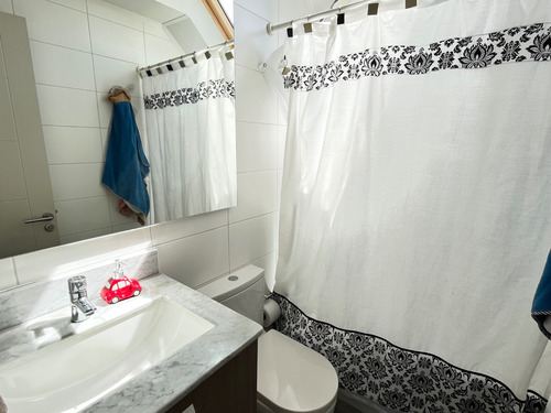 Casa En Venta De 3 D ,4 B En Sector Lomas De Mirasur