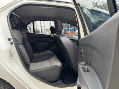 Renault Logan 1.6 Privilege / Intens