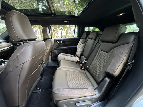 Jeep Commander 2.2 TURBO DIESEL OVERLAND AT9