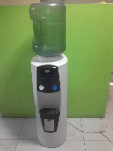 Dispensador De Agua Fria-Tubo De Silicona-Sin BPA-Dosificador De Garrafas y  Botellas-5,7L 10L 11,3L 15L 18,9L-Grifo Automatico con Carga  USB-Bidon-Incluye 2 Adaptadores : : Hogar y cocina