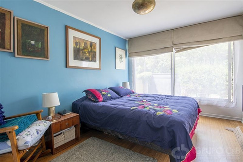Imagen 3 de 14 de Casa En Venta 4 Dorm Más Jardín. Las Condes/las Tranqueras