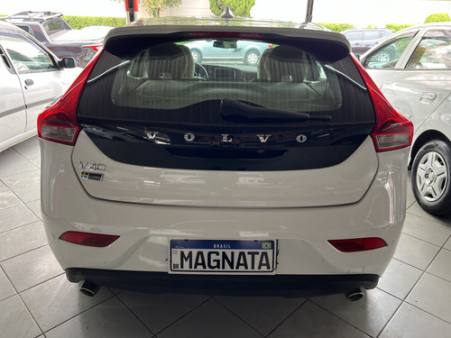 Volvo V40 2.0 T4 Dynamic Aut. 5p