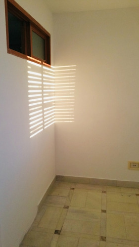 Impresionante Semipiso De 3 Dorm. Con Vista Única En Pellegrini Y Sarmiento C/cochera