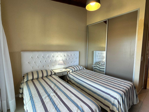 Moderna Casa En Venta, Pinamar, 4 Dormitorios Con Psicina Climatizada, Vinoteca. Financiacion